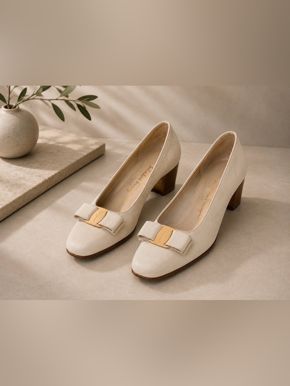 Salvatore Ferragamo Cream Vara Bow Block Heel Pumps Vintage Size 9 A2